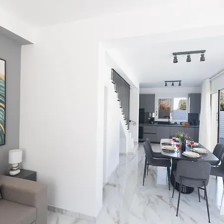 Mandali 20 - Fully Renovated וילה פאראלימני