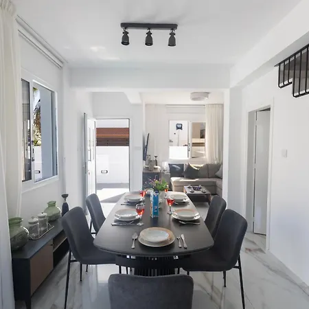 וילה Mandali 20 - Fully Renovated פאראלימני