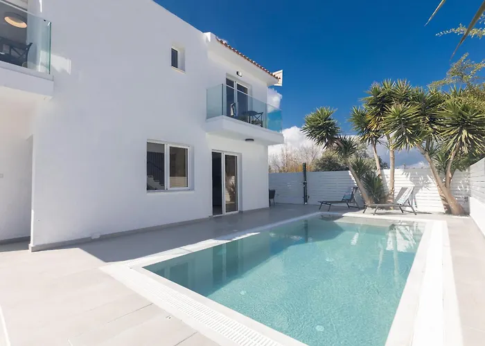 Vila Mandali 20 - Fully Renovated Paralimni