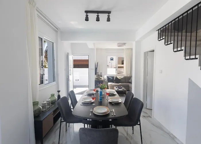 Vila Mandali 20 - Fully Renovated Paralimni